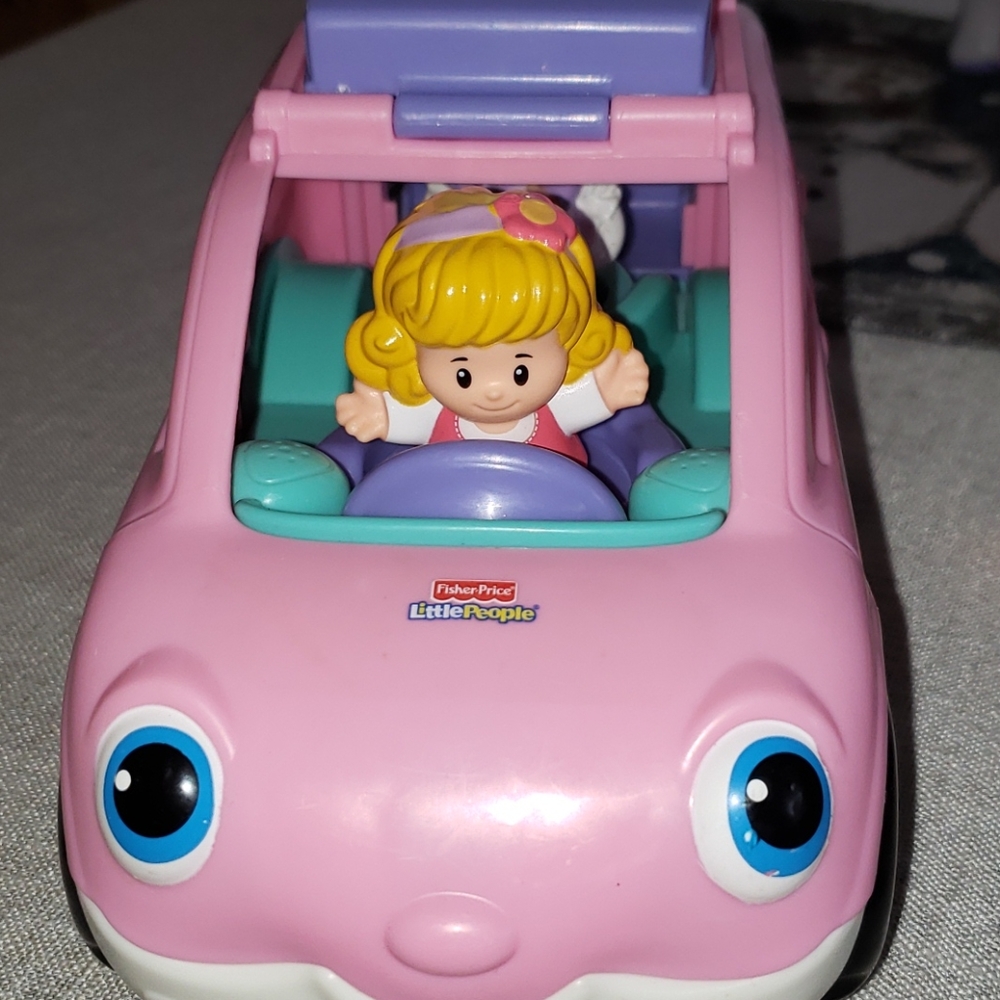 Little people car with mom and baby